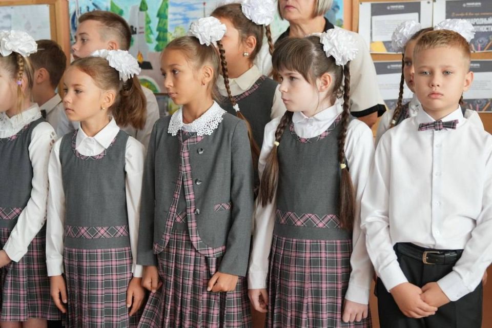 8 сентября министр образования и науки ДНР Олег Трофимов вместе с Председателем общественного совета партпроекта «Единой России» «Новая школа», заместителем руководителя Региональной общественной приемной Председателя Партии... 8 сентября министр образования и науки ДНР Олег Трофимов вместе с Председателем общественного совета партпроекта «Единой России» «Новая школа», заместителем руководителя Региональной общественной приемной Председателя Партии...