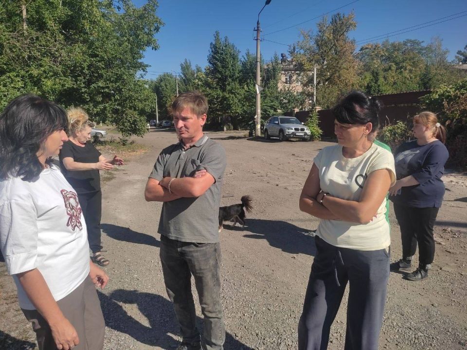 По поручению Главы ДНР Дениса Пушилина, 12 сентября, заместитель руководителя Управы Кировского внутригородского района Администрации городского округа Макеевка Донецкой Народной Республики Ирина Воронина провела встречу с... По поручению Главы ДНР Дениса Пушилина, 12 сентября, заместитель руководителя Управы Кировского внутригородского района Администрации городского округа Макеевка Донецкой Народной Республики Ирина Воронина провела встречу с...