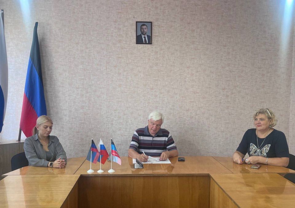 Сегодня, 12 сентября, в Центрально-Городском внутригородском районе городского округа Макеевка состоялось плановое собрание секретарей первичных отделений Общественного Движения «Донецкая Республика»