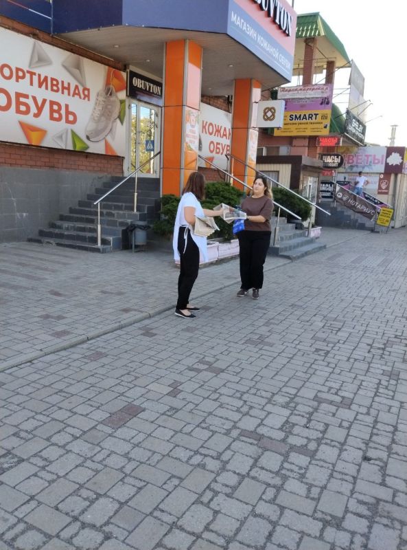 Сегодня, 12 сентября по инициативе Общественного Движения «Донецкая Республика» в Червоногвардейском районе города Макеевки проходит раздача официального печатного издания Общественного Движения «Донецкая Республика» Сегодня, 12 сентября по инициативе Общественного Движения «Донецкая Республика» в Червоногвардейском районе города Макеевки проходит раздача официального печатного издания Общественного Движения «Донецкая Республика»