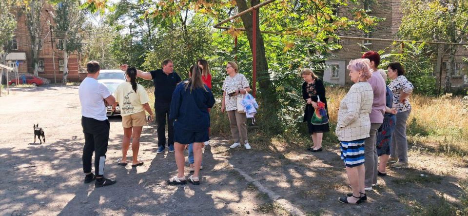 12 сентября, депутат Макеевского городского совета Татьяна Репунова провелавстречу по адресу: г.о. Макеевка, г. Макеевка, ул. Шевченко, 27