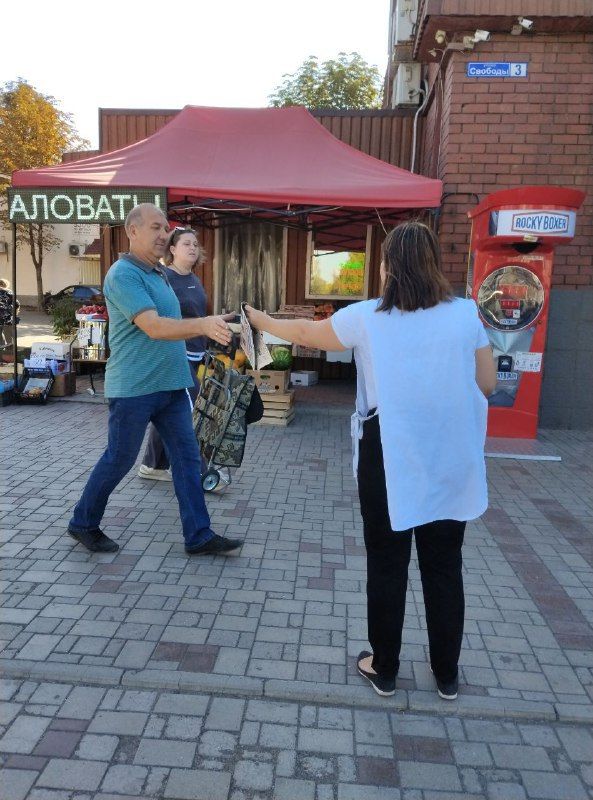 Сегодня, 12 сентября по инициативе Общественного Движения «Донецкая Республика» в Червоногвардейском районе города Макеевки проходит раздача официального печатного издания Общественного Движения «Донецкая Республика» Сегодня, 12 сентября по инициативе Общественного Движения «Донецкая Республика» в Червоногвардейском районе города Макеевки проходит раздача официального печатного издания Общественного Движения «Донецкая Республика»