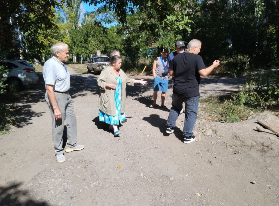 12 сентября лидер общественного мнения Юрий Сирош провел встречу с жителями жилого массива Горького во дворе дома № 6 по улице Комарова