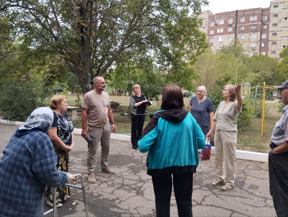 В Макеевке депутаты обсудили с жителями развитие города В Макеевке депутаты обсудили с жителями развитие города