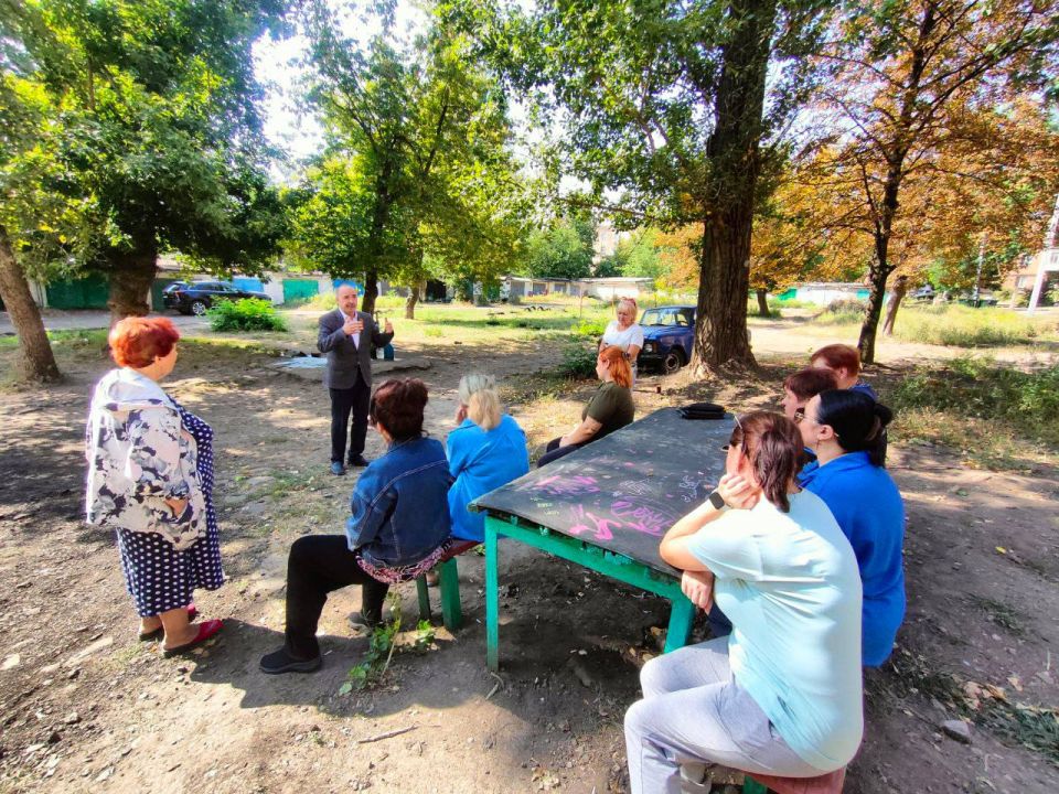 В Макеевке депутаты обсудили с жителями развитие города В Макеевке депутаты обсудили с жителями развитие города