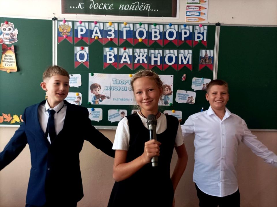 Творчество помогает человеку выражать свои чувства, мысли и идеи, создавать что-то новое и оригинальное, важное для людей, это особый язык, благодаря которому идеи и эмоции приобретают форму и могут быть поняты другими Творчество помогает человеку выражать свои чувства, мысли и идеи, создавать что-то новое и оригинальное, важное для людей, это особый язык, благодаря которому идеи и эмоции приобретают форму и могут быть поняты другими