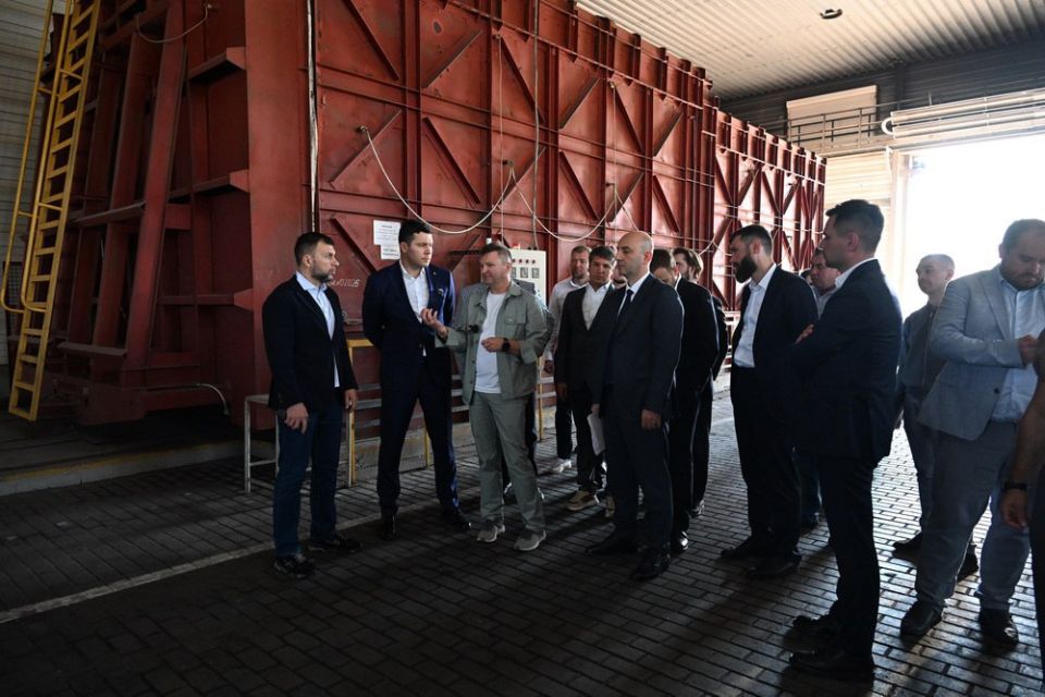 Продолжим восстанавливать производства в Донбассе при поддержке Минпромторга России Продолжим восстанавливать производства в Донбассе при поддержке Минпромторга России