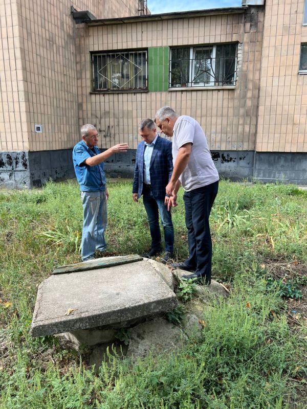 Заместитель Председателя Народного Совета ДНР Николай Сытов (фракция КПРФ) в соответствии с поручением Главы ДНР Дениса Пушилина пообщался с жителями Макеевки в Музыкальной школе №2 Заместитель Председателя Народного Совета ДНР Николай Сытов (фракция КПРФ) в соответствии с поручением Главы ДНР Дениса Пушилина пообщался с жителями Макеевки в Музыкальной школе №2