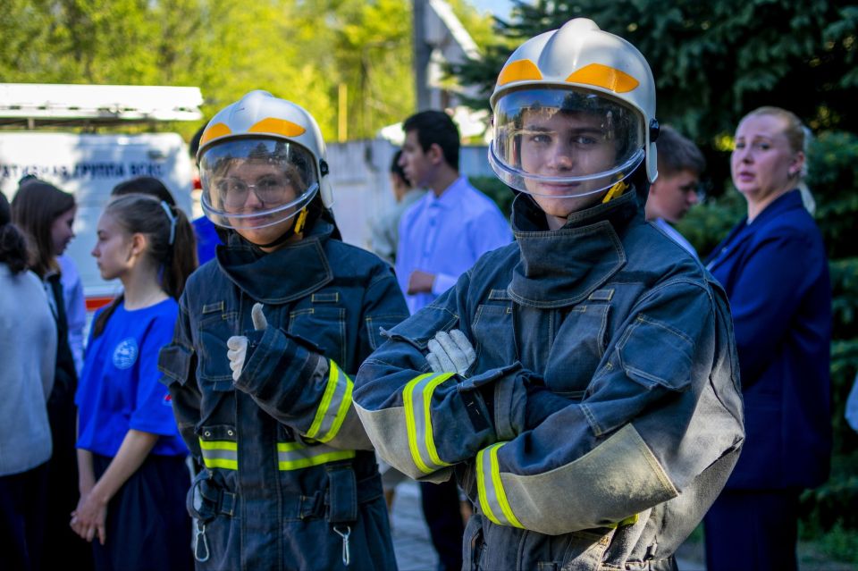 Шанс стать спасателем. На базе макеевской школы №29 открылся девятнадцатый школьный спасательный отряд в Республике – «Шанс» Шанс стать спасателем. На базе макеевской школы №29 открылся девятнадцатый школьный спасательный отряд в Республике – «Шанс»