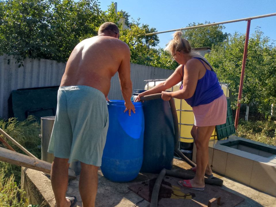 Для обеспечения водой жителей района Управой Кировского внутригородского района при поддержке региона-шефа Московская область ежедневно осуществляется подвоз воды для жителей домов, в которые в установленный графиком день не... Для обеспечения водой жителей района Управой Кировского внутригородского района при поддержке региона-шефа Московская область ежедневно осуществляется подвоз воды для жителей домов, в которые в установленный графиком день не...