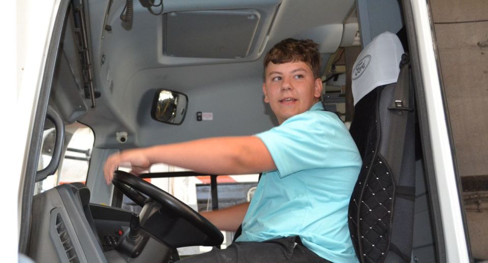 Макеевские школьники в гостях у транспортников Макеевские школьники в гостях у транспортников