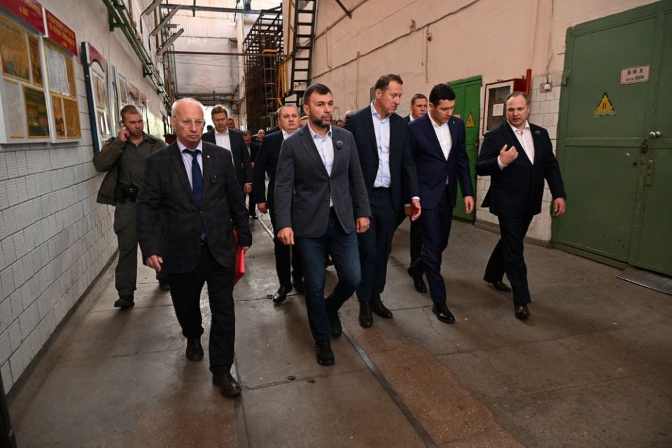 Продолжим восстанавливать производства в Донбассе при поддержке Минпромторга России Продолжим восстанавливать производства в Донбассе при поддержке Минпромторга России