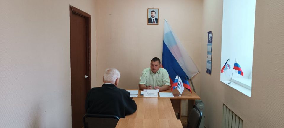 16 сентября руководитель Управы Червоногвардейского внутригородского района Антон Гринзовский провел приём граждан в Общественной приемной Председателя партии «Единая Россия» Червоногвардейского района городского округа...