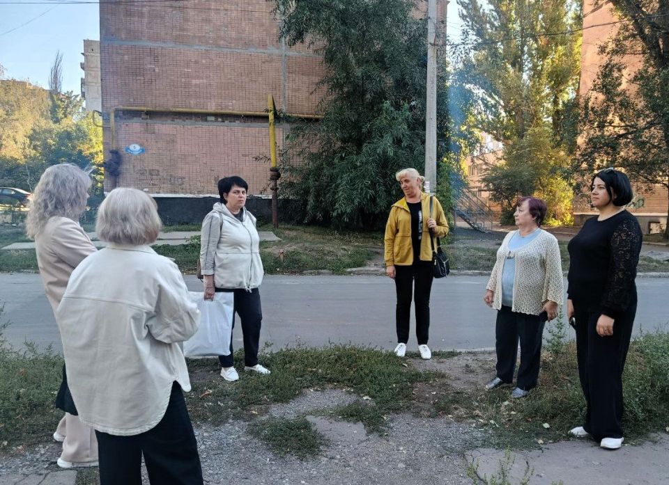 Сегодня, 15 сентября, депутат Макеевского городского совета Александр Подгорный провел встречу с жителями на подведомственной территории по ул. Ленина, 131 Сегодня, 15 сентября, депутат Макеевского городского совета Александр Подгорный провел встречу с жителями на подведомственной территории по ул. Ленина, 131