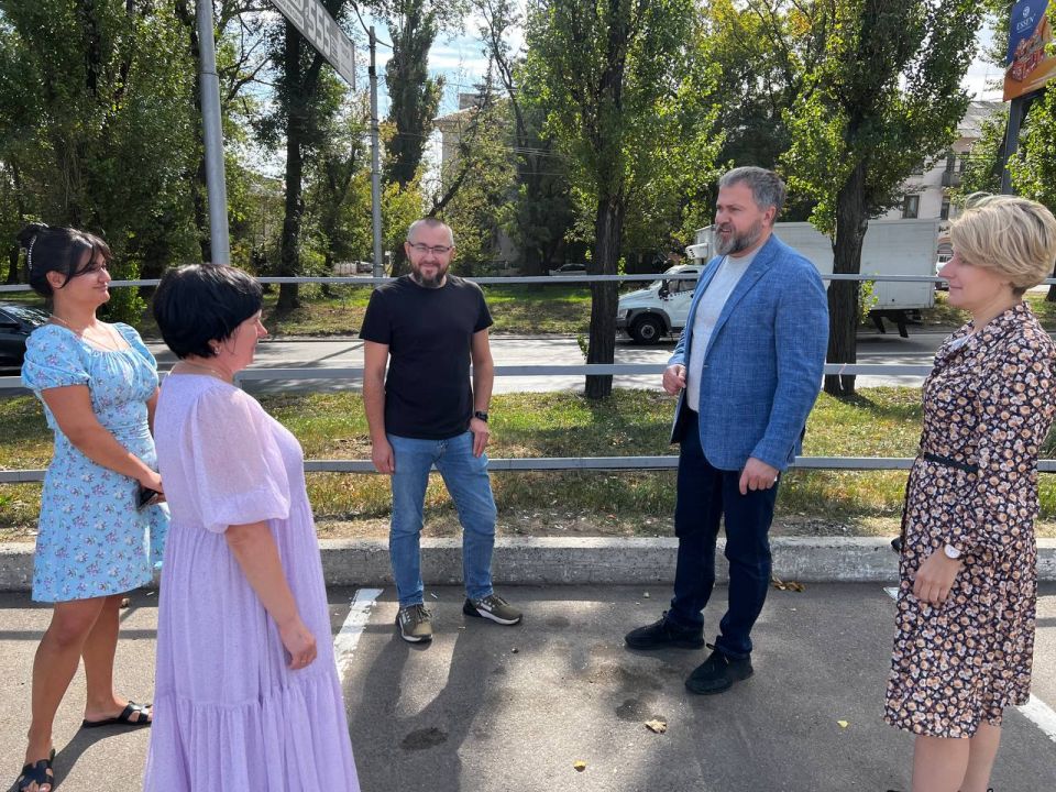 Сегодня, 16 сентября, депутат Макеевского городского совета Геннадий Гальчук провел встречу по адресу: г. Макеевка, ул. 250 –летия Донбасса, 74 Сегодня, 16 сентября, депутат Макеевского городского совета Геннадий Гальчук провел встречу по адресу: г. Макеевка, ул. 250 –летия Донбасса, 74