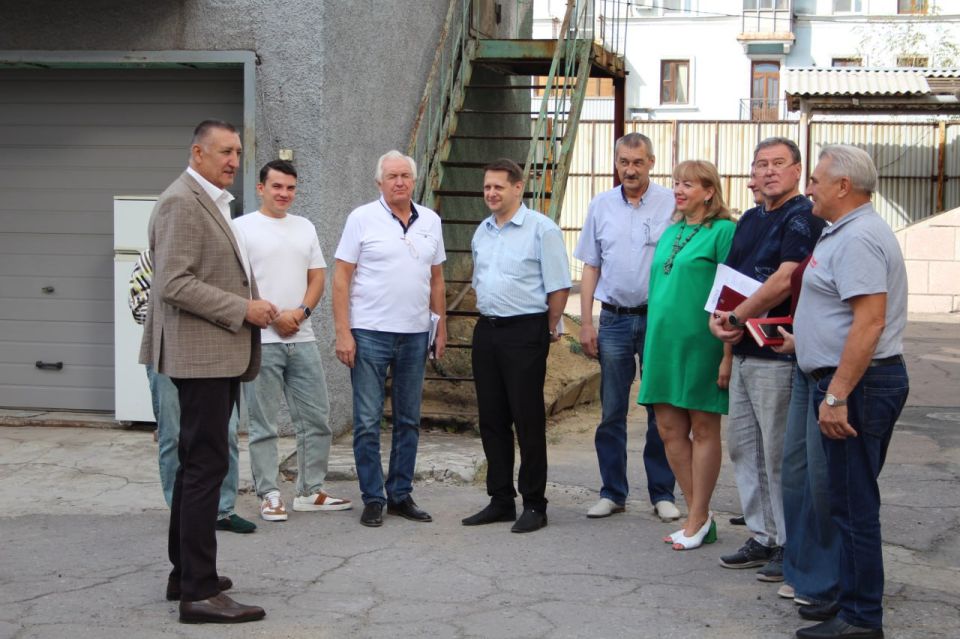 Сегодня, 16 сентября, депутат Макеевского городского совета Тарас Сидоренко провел встречу по адресу: г.о. Макеевка, г. Макеевка, пл.Советская, 2А