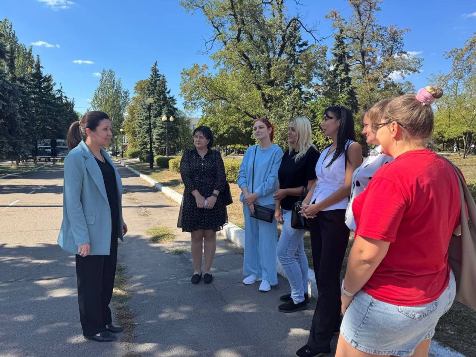 Сегодня, 15 сентября, спикер Оксана Кобельская провела встречи с населением по адресам: г. Макеевка, ул. Островского,7