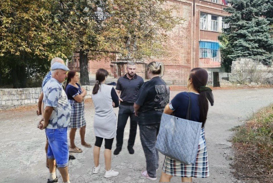 16 сентября спикер-активист Алексей Боршош провел встречу с жителями Кировского района по адресу: ул. Глинки, 22