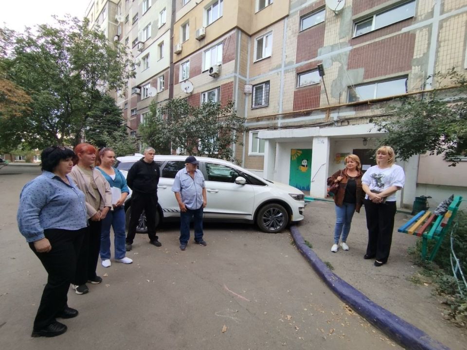 16 сентября в Червоногвардейском районе состоялась встреча депутата Макеевского городского совета ДНР Нателлы Джоджишвили с жителями жилого массива Карла Маркса возле дома № 80 по улице Западной