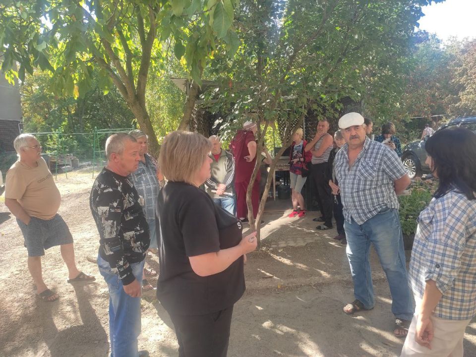 Сегодня, 15 сентября, заместитель руководителя Управы Кировского внутригородского района Администрации городского округа Макеевка Донецкой Народной Республики Ирина Воронина провела встречу с жителями на подведомственной... Сегодня, 15 сентября, заместитель руководителя Управы Кировского внутригородского района Администрации городского округа Макеевка Донецкой Народной Республики Ирина Воронина провела встречу с жителями на подведомственной...