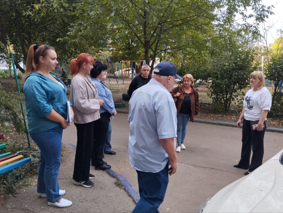 16 сентября в Червоногвардейском районе состоялась встреча депутата Макеевского городского совета ДНР Нателлы Джоджишвили с жителями жилого массива Карла Маркса возле дома № 80 по улице Западной 16 сентября в Червоногвардейском районе состоялась встреча депутата Макеевского городского совета ДНР Нателлы Джоджишвили с жителями жилого массива Карла Маркса возле дома № 80 по улице Западной