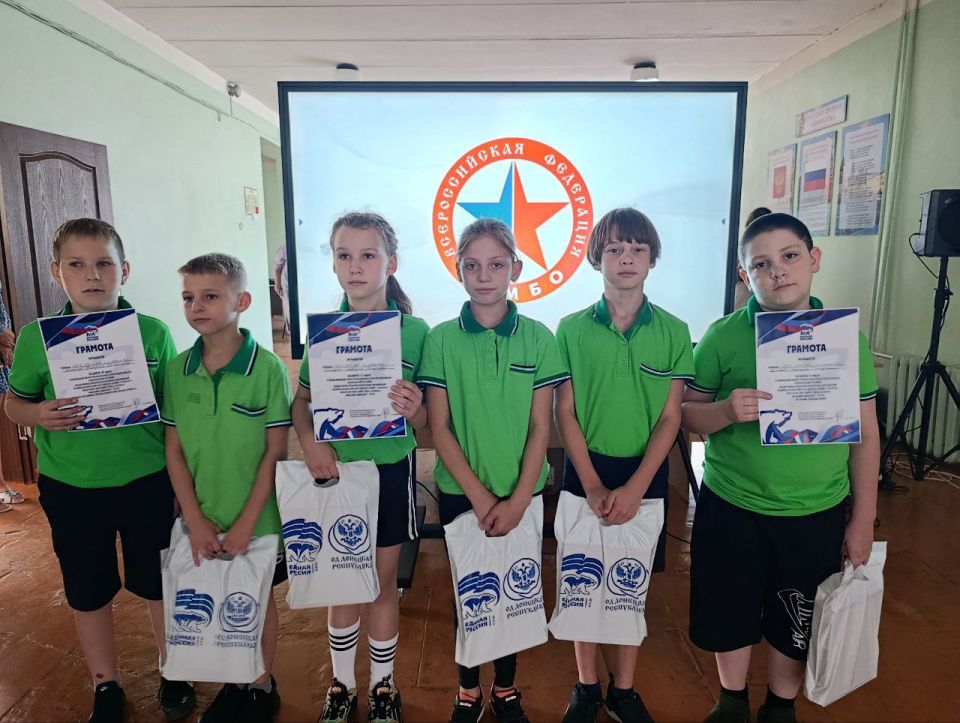 16 сентября 2025 года на базе ГБОУ «СШ № 103 Г.О. МАКЕЕВКА» прошел III региональный этап Всероссийских соревнований по самбо среди команд общеобразовательных организаций в рамках Всероссийского проекта «Самбо – в школу!»