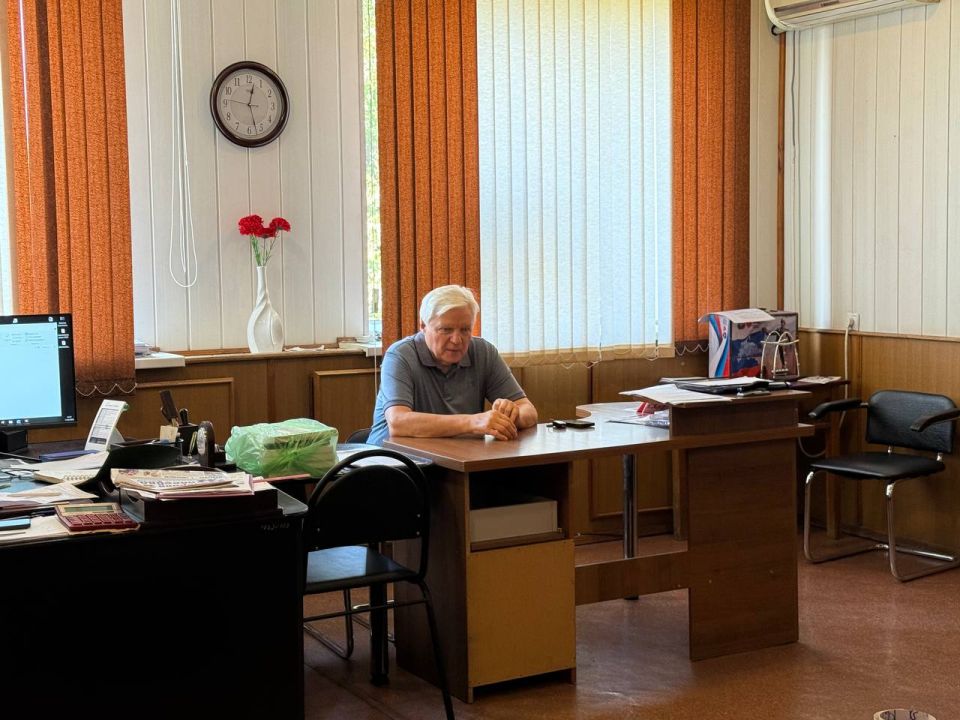 Сегодня, 17 августа 2025г., руководитель Управы Центрально-Городского внутригородского района Владимир Меша, провел встречу с трудовым коллективом ГБУ ДНР «Детская городская клиническая больница г. Макеевки» Сегодня, 17 августа 2025г., руководитель Управы Центрально-Городского внутригородского района Владимир Меша, провел встречу с трудовым коллективом ГБУ ДНР «Детская городская клиническая больница г. Макеевки»