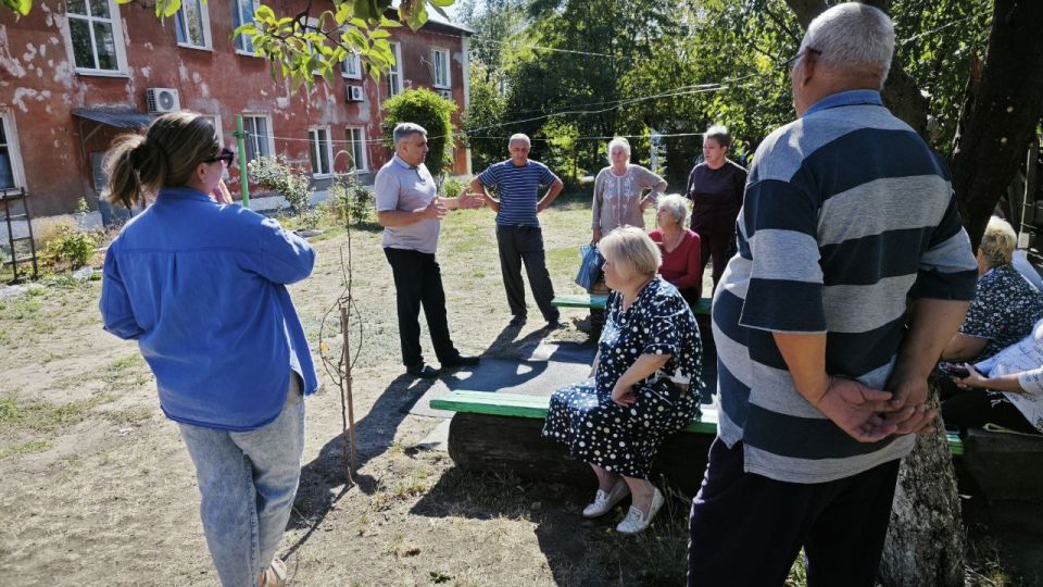 #80регион. Во исполение поручения Главы ДНР Дениса Пушилина, 17 сентября, руководитель Управы Кировского внутригородского района Администрации городского округа Макеевка Донецкой Народной Республики Андрей Хорошко провел...