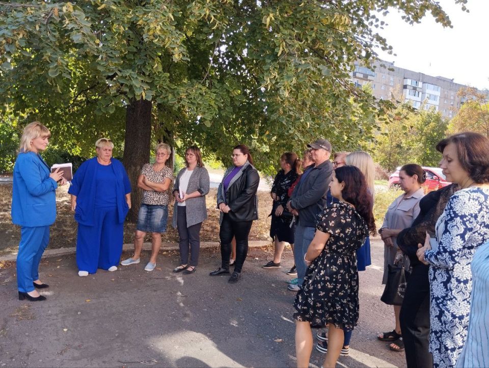 17 сентября в Червоногвардейском районе состоялась встреча заместителя руководителя Управы Червоногвардейского внутригородского района Татьяны Задорожной с жителями жилого массива Восточный на территории ГБОУ «Основная...