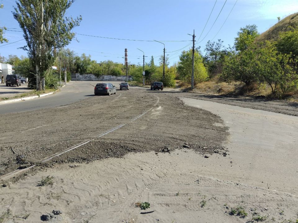Сегодня, 17 сентября, в качестве временной меры, для улучшения условий передвижения автотранспорта силами МУП АГМ «Перспектива» проведены работы по отсыпке асфальтовой срезкой разрушенных участков асфальтового покрытия...