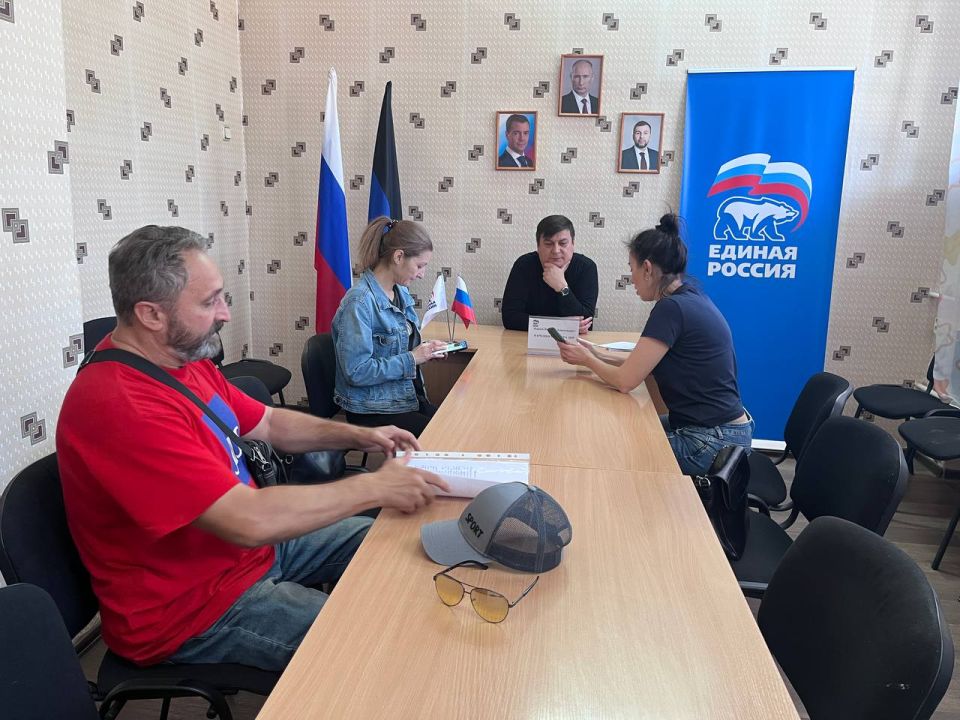 17 сентября, депутат Народного Совета Донецкой Народной Республики Василий Перцев провел приём граждан в общественной приемной «Единой России» Центрально-Городского внутригородского района городского округа Макеевка 17 сентября, депутат Народного Совета Донецкой Народной Республики Василий Перцев провел приём граждан в общественной приемной «Единой России» Центрально-Городского внутригородского района городского округа Макеевка