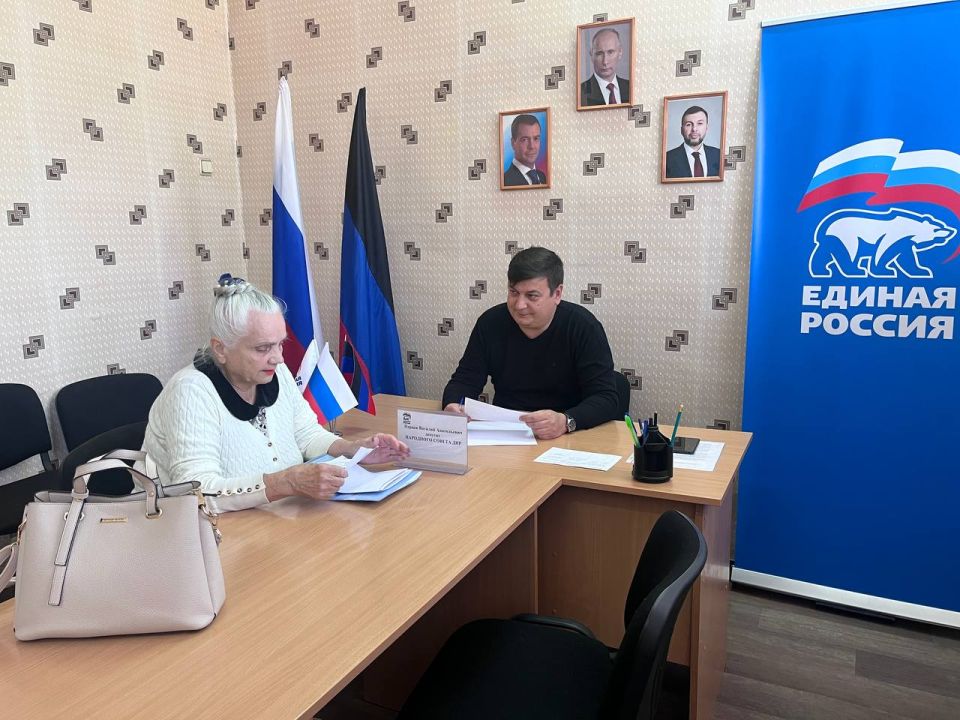 17 сентября, депутат Народного Совета Донецкой Народной Республики Василий Перцев провел приём граждан в общественной приемной «Единой России» Центрально-Городского внутригородского района городского округа Макеевка