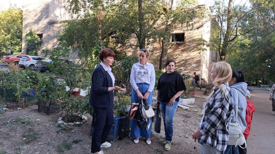 Сегодня, 17 сентября, спикер Ирина Насерова провела встречи по адресу: г.о. Макеевка, г. Макеевка, мкр Солнечный, д.33 и д. 34