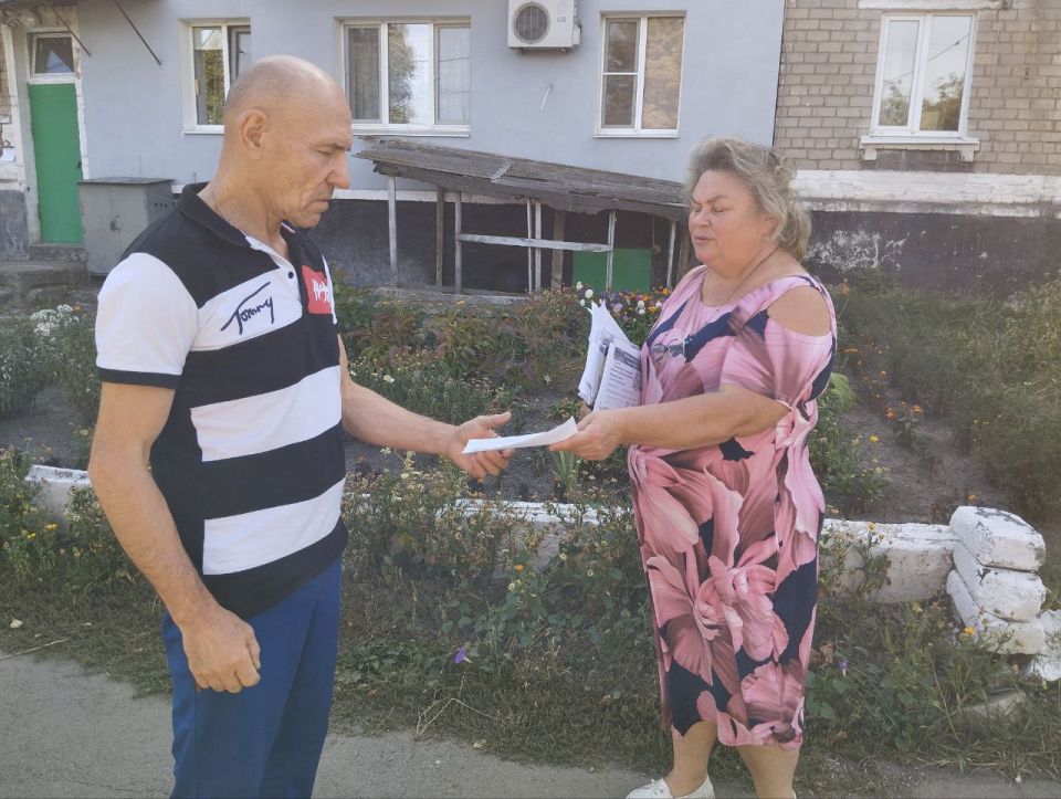 17 сентября в Червоногвардейском районе состоялась встреча заместителя руководителя Управы Червоногвардейского внутригородского района Татьяны Задорожной с жителями жилого массива Восточный на придомовой территории дома № 4...