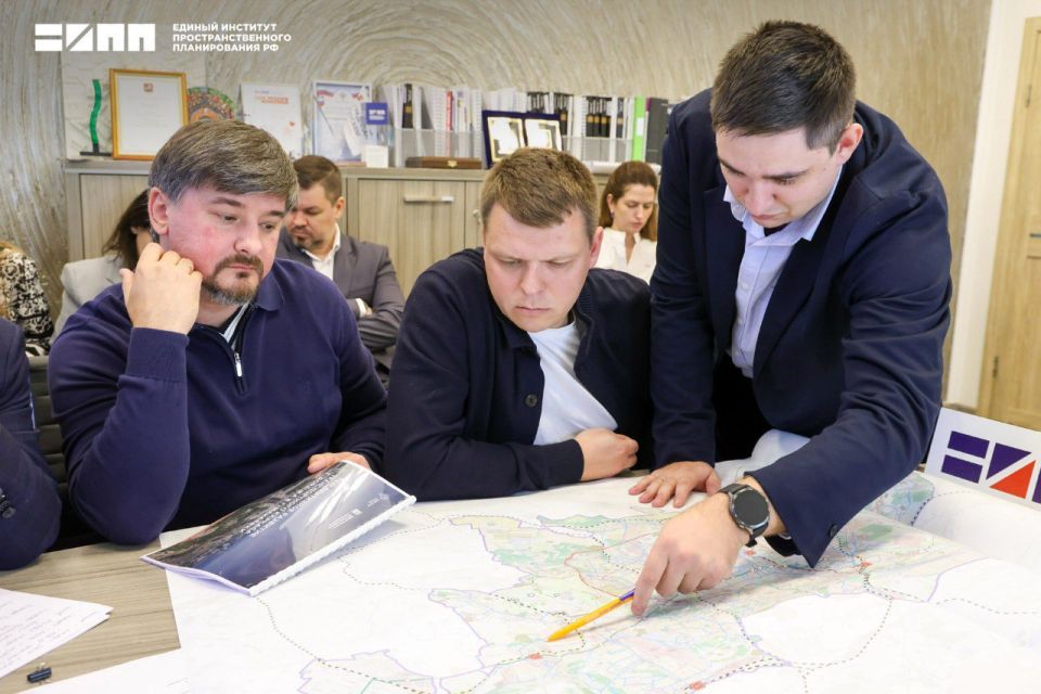 Развитие транспортного каркаса Донецко-Макеевской агломерации обсудили на встрече с администрацией ДНР Развитие транспортного каркаса Донецко-Макеевской агломерации обсудили на встрече с администрацией ДНР