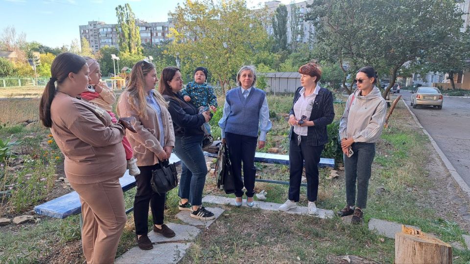 Сегодня, 17 сентября, спикер Ирина Насерова провела встречи по адресу: г.о. Макеевка, г. Макеевка, мкр Солнечный, д.33 и д. 34 Сегодня, 17 сентября, спикер Ирина Насерова провела встречи по адресу: г.о. Макеевка, г. Макеевка, мкр Солнечный, д.33 и д. 34