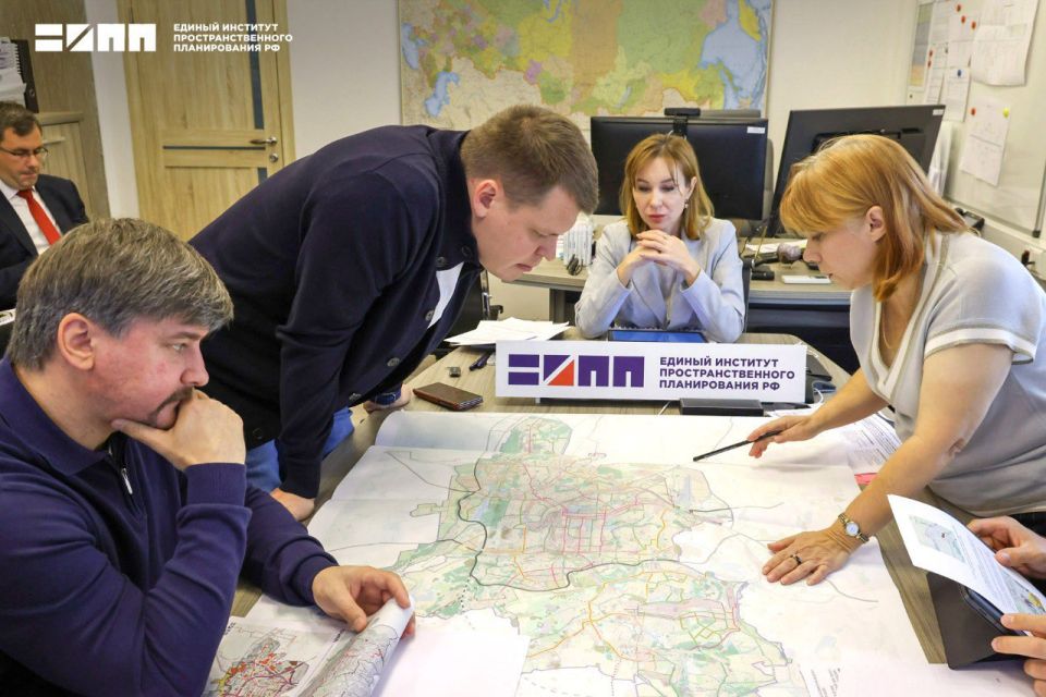 Развитие транспортного каркаса Донецко-Макеевской агломерации обсудили на встрече с администрацией ДНР