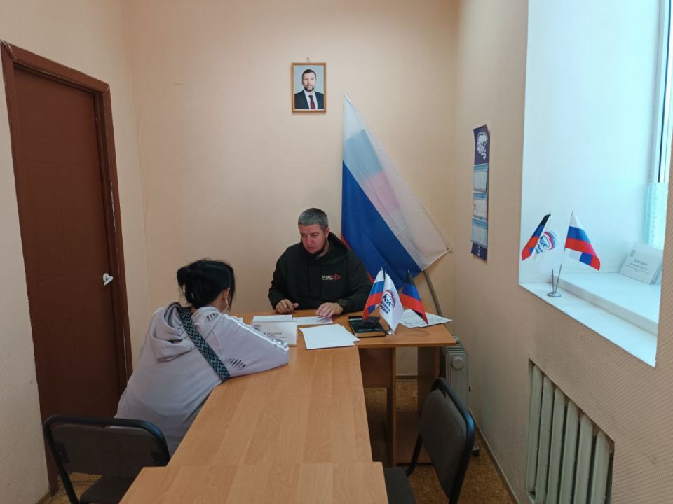17 сентября депутат Народного совета ДНР первого созыва Александр Камышов провёл приём граждан в Общественной приемной Председателя партии «Единая Россия» Червоногвардейского района