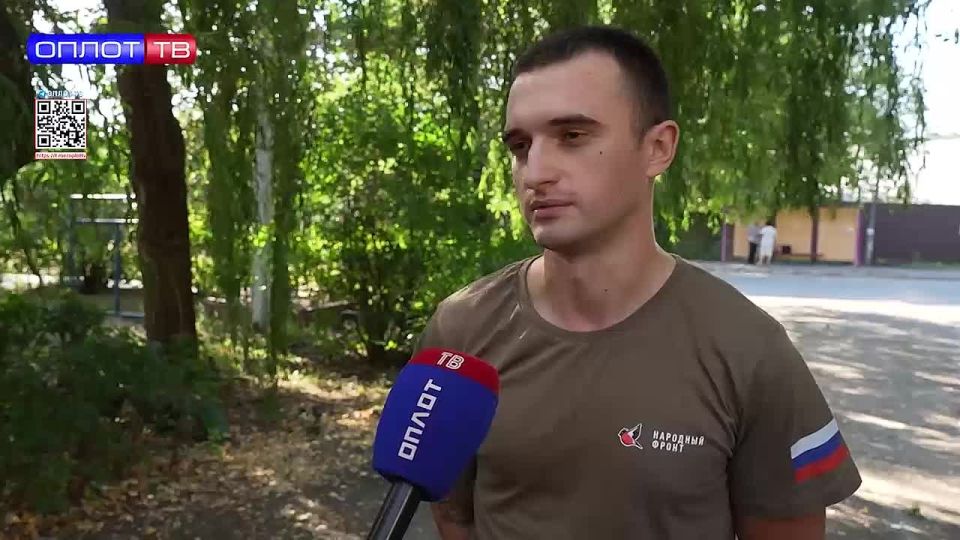 Представитель молодёжки Народного Фронта ДНР Владислав Калиниченко рассказал о том, как приехал в Донбасс и начал помогать людям в доставке воды, оказывать любую посильную помощь
