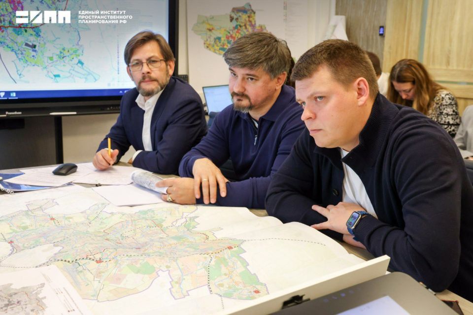 Развитие транспортного каркаса Донецко-Макеевской агломерации обсудили на встрече с администрацией ДНР Развитие транспортного каркаса Донецко-Макеевской агломерации обсудили на встрече с администрацией ДНР