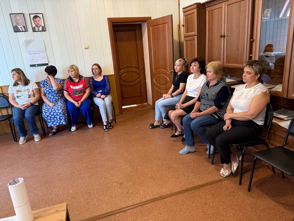 Сегодня, 17 августа 2025г., руководитель Управы Центрально-Городского внутригородского района Владимир Меша, провел встречу с трудовым коллективом ГБУ ДНР «Детская городская клиническая больница г. Макеевки» Сегодня, 17 августа 2025г., руководитель Управы Центрально-Городского внутригородского района Владимир Меша, провел встречу с трудовым коллективом ГБУ ДНР «Детская городская клиническая больница г. Макеевки»