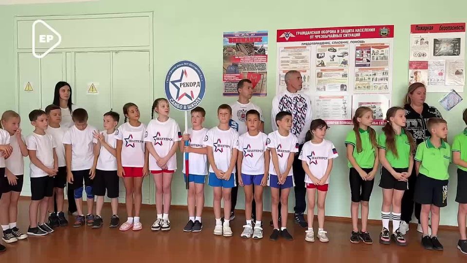 Юные самбисты ДНР прошли очередной этап соревнований школьной лиги самбо «Путь к успеху»