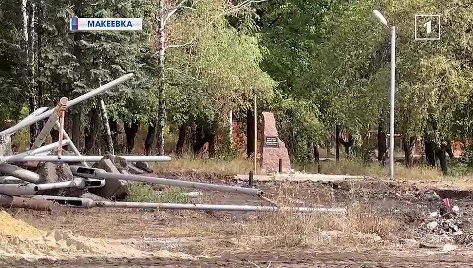 Сухой фонтан и спортплощадки: Югра восстанавливает сквер в Макеевке