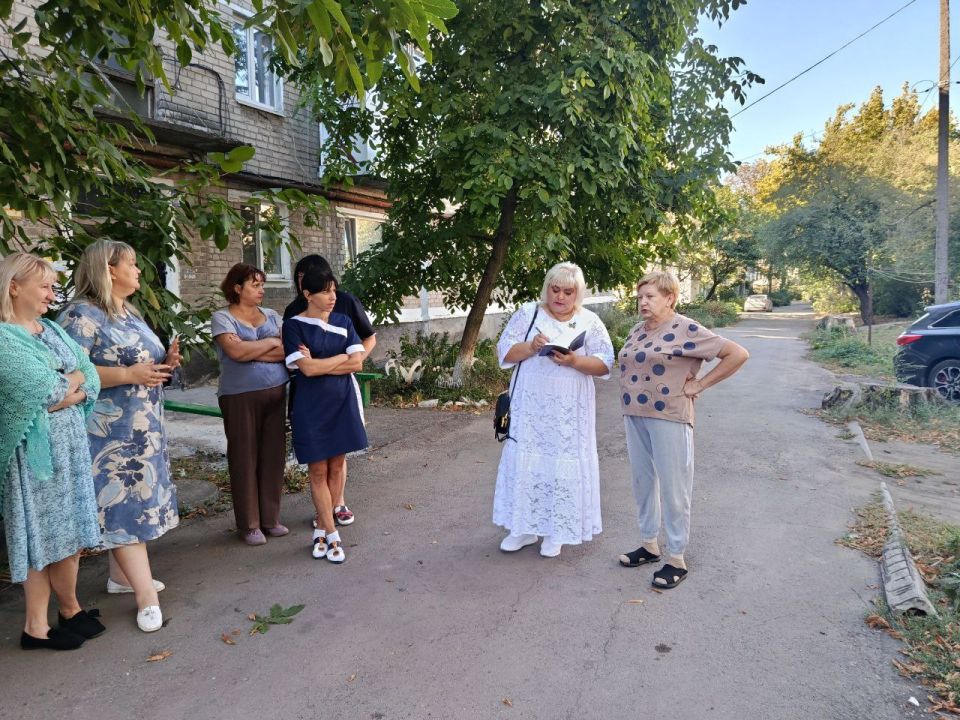 Сегодня, 17 сентября, депутат Макеевского городского совета Оксана Бевцык провела встречу с населением возле дома № 7 по улице Середы