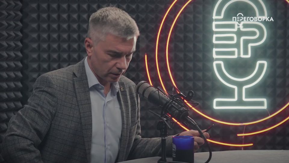 Александр Подгорный: Как оторвать детей от гаджетов? Почему воспитание в детском лагере зачастую эффективнее, чем в школе? Для чего по утрам снова поднимают флаг и каких вожатых ждут на трудовой смене?