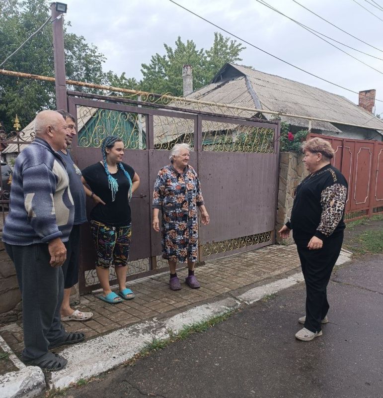 18 сентября встречу с жителями жилого массива шахты № 21 по улице Коминтерна, дом 8 провела спикер Галина Егорова 18 сентября встречу с жителями жилого массива шахты № 21 по улице Коминтерна, дом 8 провела спикер Галина Егорова