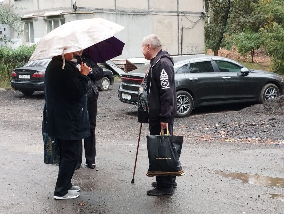 18 сентября во дворе дома № 15 по улице Уборевича состоялась встреча лидера общественного мнения Людмилы Кубатко с жителями жилого массива Крупской 18 сентября во дворе дома № 15 по улице Уборевича состоялась встреча лидера общественного мнения Людмилы Кубатко с жителями жилого массива Крупской