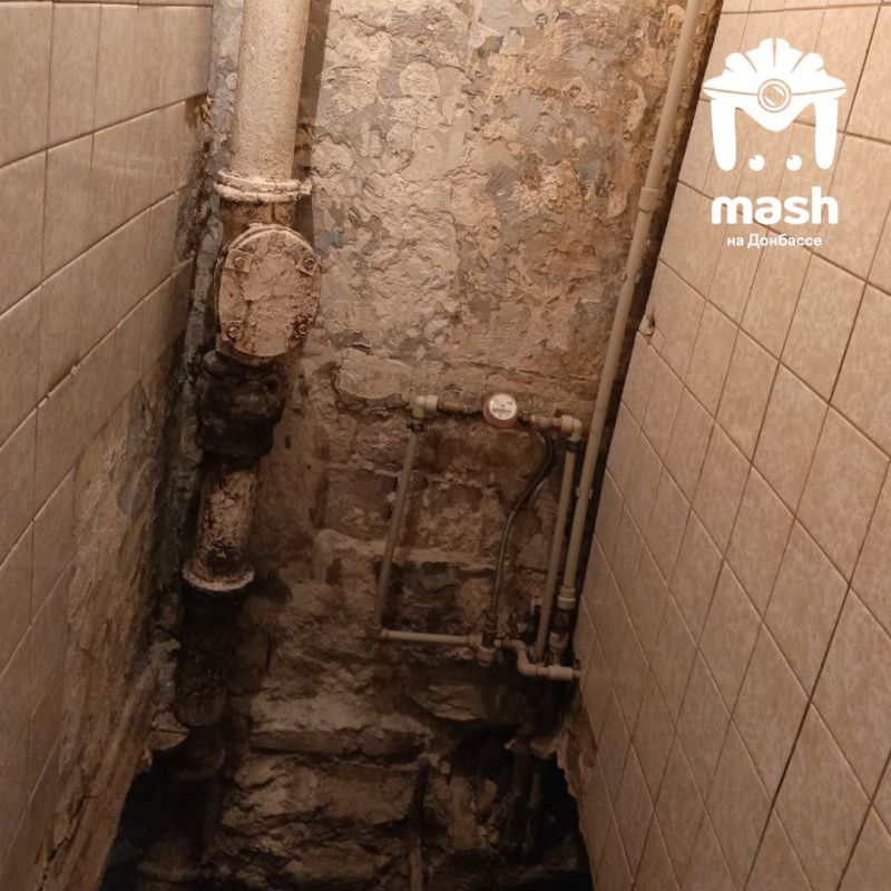 Без унитаза, ванны, кухни и с дырой в полу живут люди на Орджоникидзе в Макеевке Без унитаза, ванны, кухни и с дырой в полу живут люди на Орджоникидзе в Макеевке