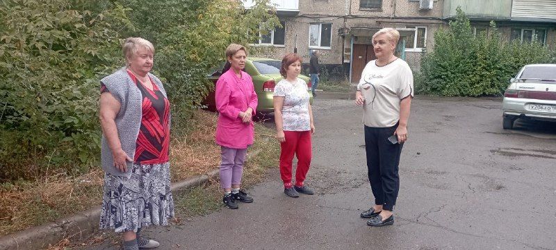 Сегодня, 18 сентября, спикер Лариса Огнева провела встречи с жителями по адресу: г.о. Макеевка, г. Макеевка, кв-л Шахтерский, д.21 и д. 18. Обсудили проблему водоснабжения
