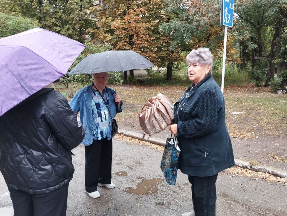 18 сентября во дворе дома № 15 по улице Уборевича состоялась встреча лидера общественного мнения Людмилы Кубатко с жителями жилого массива Крупской